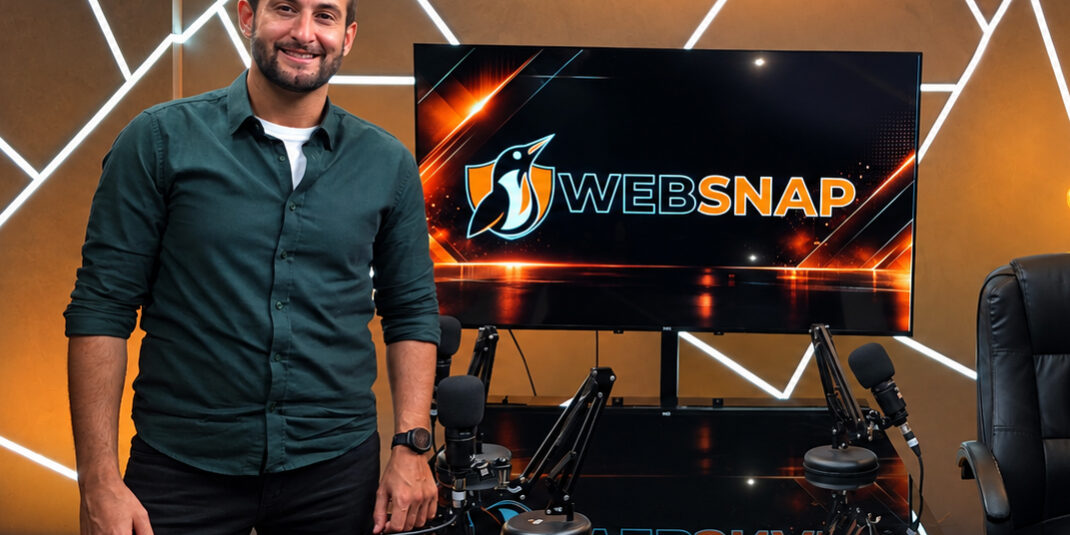 Estúdio de Podcast com Logo WEBSNAP copiar